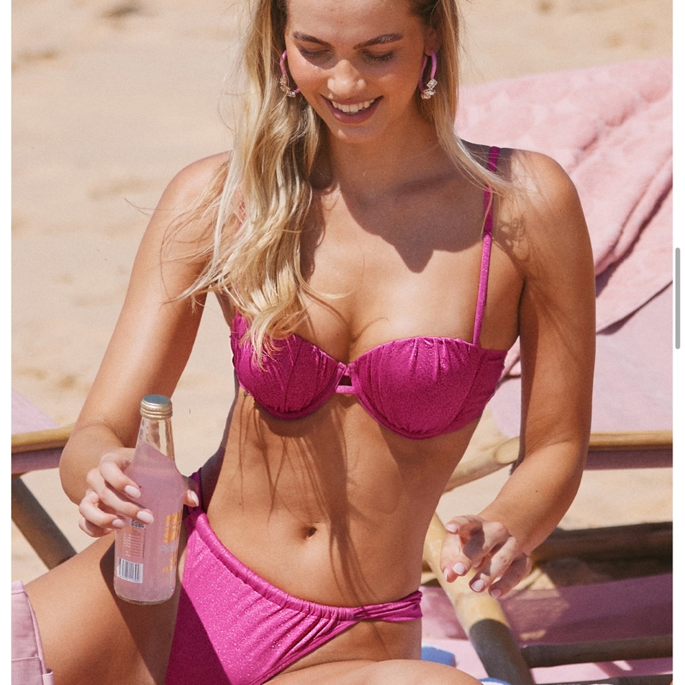 Fuchsia Underwire Bikini Top & Low-Rise Bottoms Set